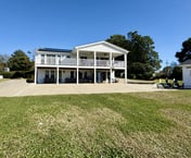 Waterfront Apartment w/boat lift in Swansboro. Beautiful dock deck views - kayak launch w/kayaks - boat lift.