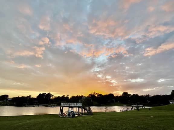 Waterfront Apartment w/boat lift in Swansboro. Beautiful dock deck views - kayak launch w/kayaks - boat lift. - Image 2