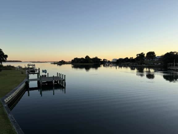 Waterfront Apartment w/boat lift in Swansboro. Beautiful dock deck views - kayak launch w/kayaks - boat lift. - Image 4